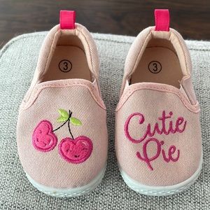Pink sparkly baby shoes size 3